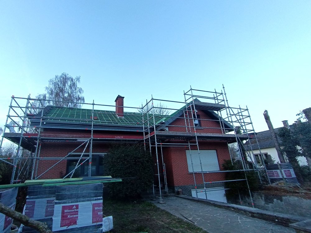 Pose de la sous-toiture et du contre-lattage avant la couverture, chantier Mohimont Toiture