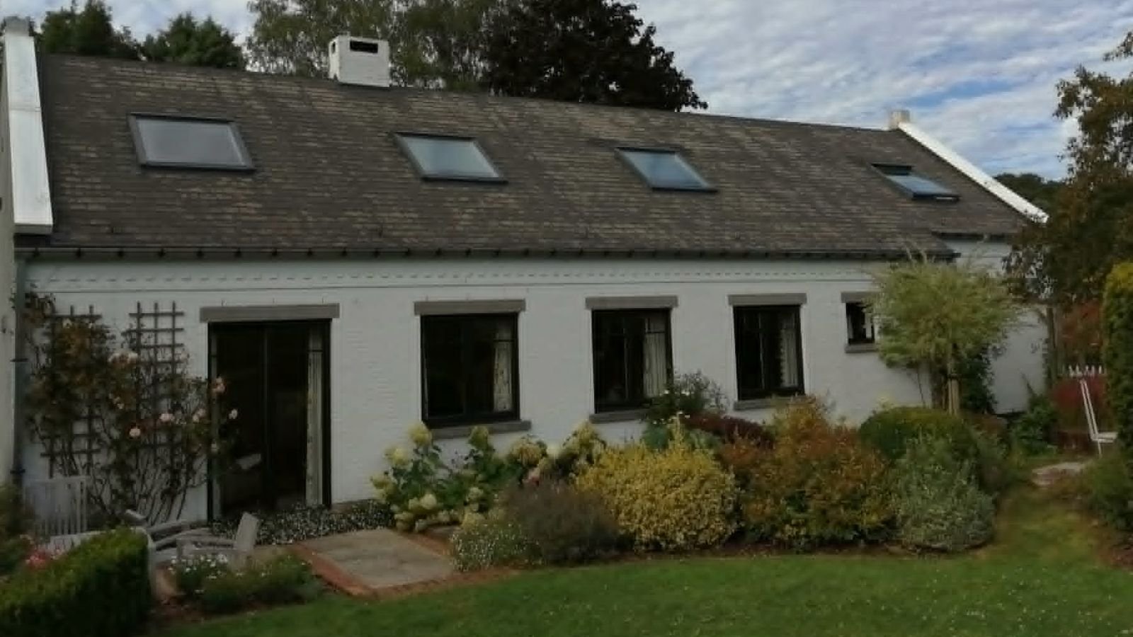 Fenêtres de toit Velux installées sur une toiture à Perwez